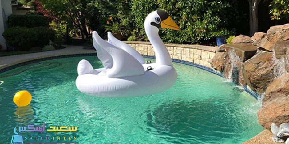 تشک بادی روی آب بزرگ