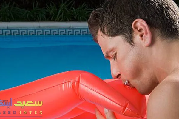 طریقه باد کردن تشک بادی روی آب