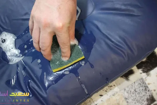 چگونه تشک بادی روی آب خود را تعمیر کنیم؟